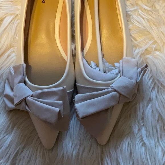 C.Paravano Women’s Cream Formal Leather Pointed Toe Embellish Bow Flats Size 8.5 - Picture 2 of 12